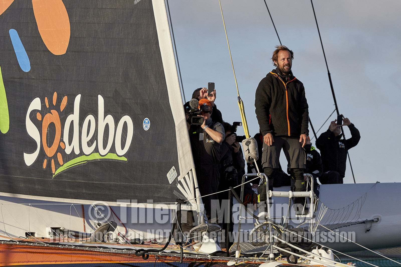 Single-handed sailing round the world record .