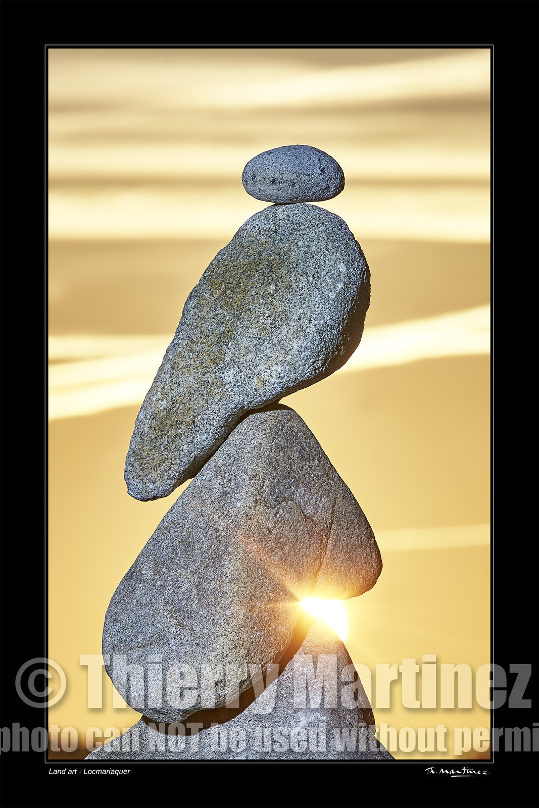 Photo disponible en tirage photo Fine Art,tirage original limités à 30 exemplaires.Chaque tirage est numéroté avec certificat d’authenticité signé.Pour choisir le format et support merci d'utiliser le caddie à coté de la photo.Formats disponibles : Tirage sur papier ( tirage seul) :  30x45 cm   40x60 cm  60x90 cm. Vous pouvez choisir le tirage avec un fond blanc ou noir , à votre convenance. Tirage sur papier contrecollé sur Dibond ( pas de bord blanc ou noir autour de l'image), avec système d'attache au dos:  30x45 cm   40x60 cm  50x75 cm  80x120cm.Tirage sur toile ( Canvas) monté sur chassis bois (pas de bord blanc ou noir autour de l'image), avec système d'attache au dos :  50x75 cm  80x120cm.Expédition ( Dans le monde entier): Colissimo (assurance) avec signature à réception. 48h pour la France métropolitaine.Il est possible de récupérer les tirages à La Galerie du Golfe (sans frais d'expèdition).Conditionnement tirages seuls: tube cylindrique renforcé + boite.