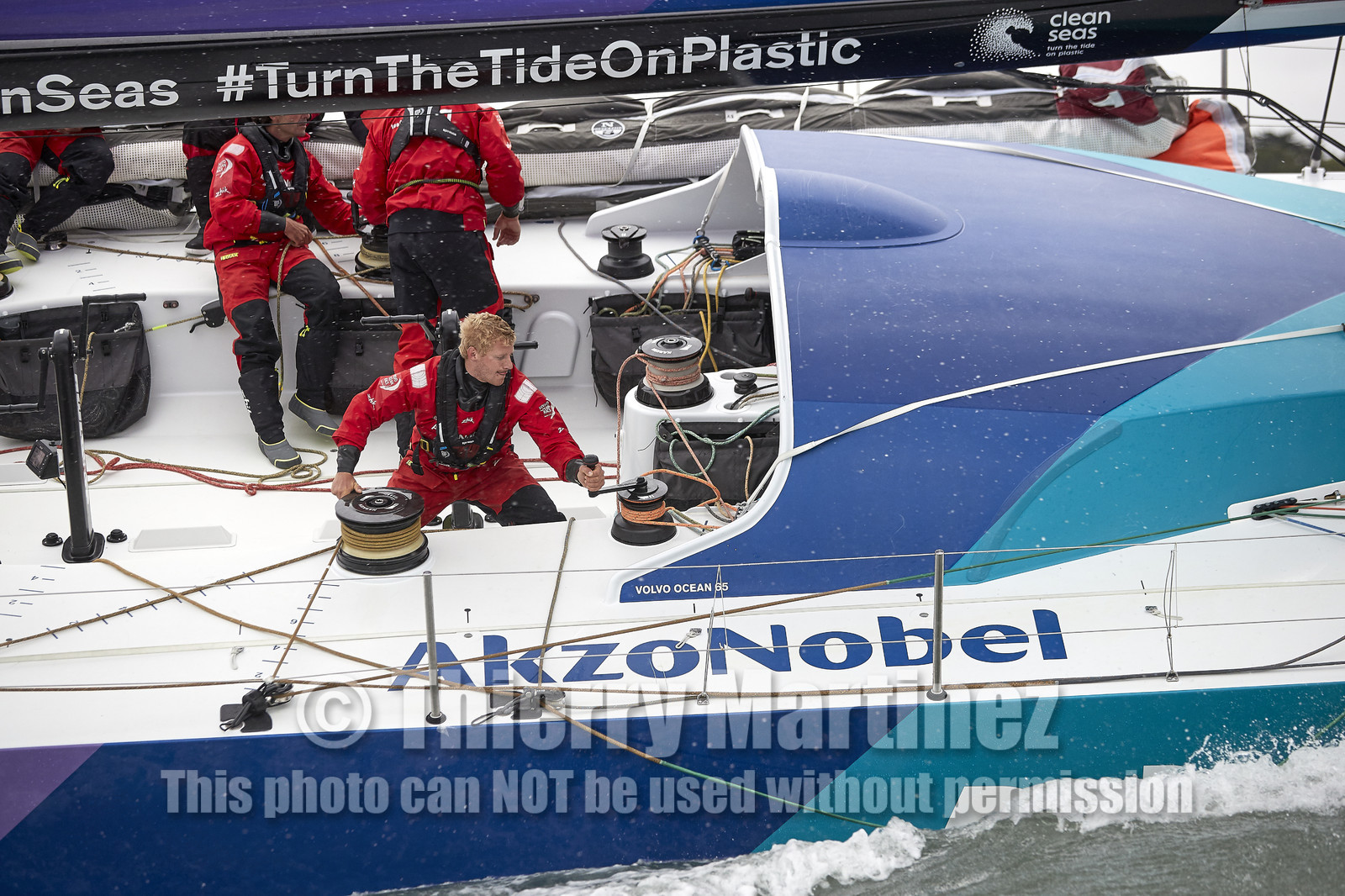 THM-17_062225_team AkzoNobel