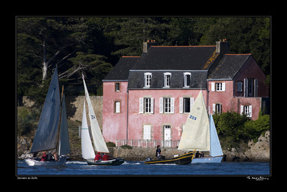 Photo disponible en tirage photo Fine Art,tirage original limités à 30 exemplaires.Chaque tirage est numéroté avec certificat d’authenticité signé.Pour choisir le format et support merci d'utiliser le caddie à coté de la photo.Formats disponibles : Tirage sur papier ( tirage seul) :  30x45 cm   40x60 cm  60x90 cm. Vous pouvez choisir le tirage avec un fond blanc ou noir , à votre convenance. Tirage sur papier contrecollé sur Dibond ( pas de bord blanc ou noir autour de l'image), avec système d'attache au dos:  30x45 cm   40x60 cm  50x75 cm  80x120cm.Tirage sur toile ( Canvas) monté sur chassis bois (pas de bord blanc ou noir autour de l'image), avec système d'attache au dos :  50x75 cm  80x120cm.Expédition ( Dans le monde entier): Colissimo (assurance) avec signature à réception. 48h pour la France métropolitaine.Il est possible de récupérer les tirages à La Galerie du Golfe (sans frais d'expèdition).Conditionnement tirages seuls: tube cylindrique renforcé + boite.