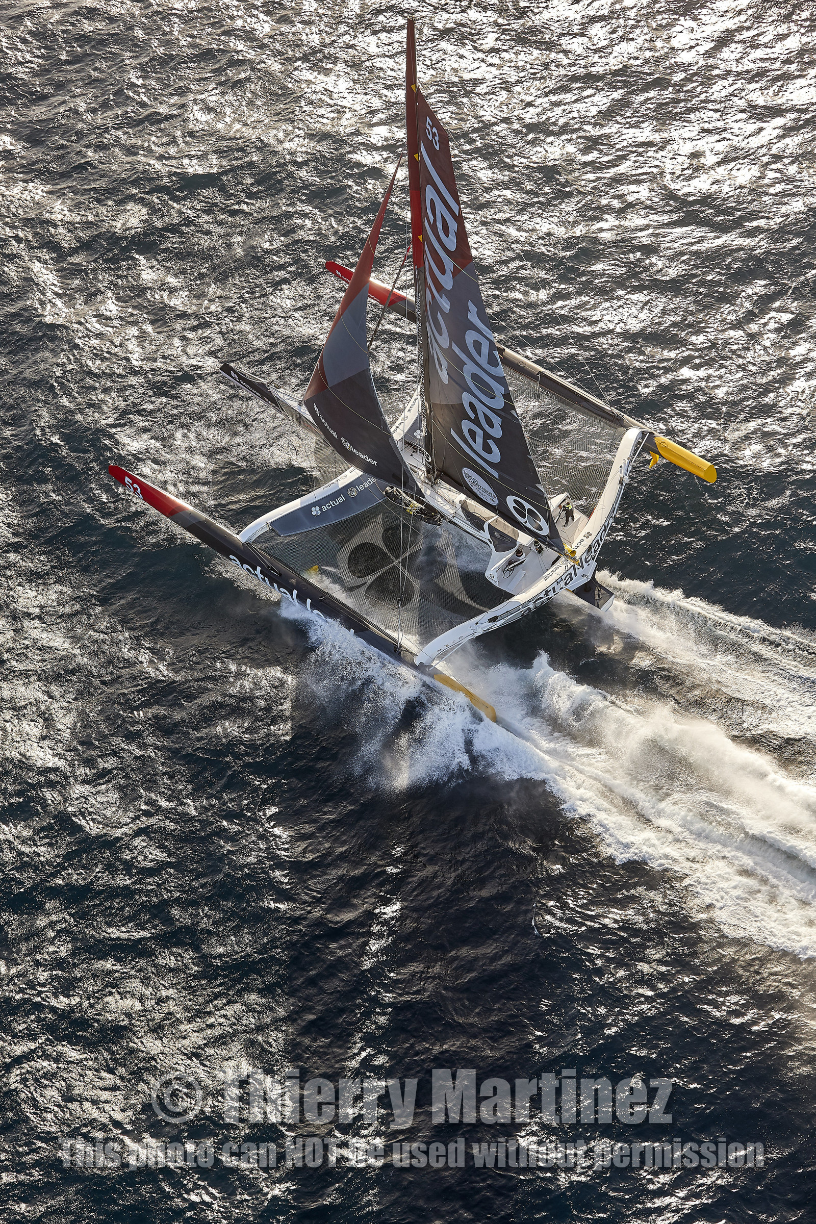 « ULTIM ACTUAL LEADER , Skipper Yves Le Blevec.