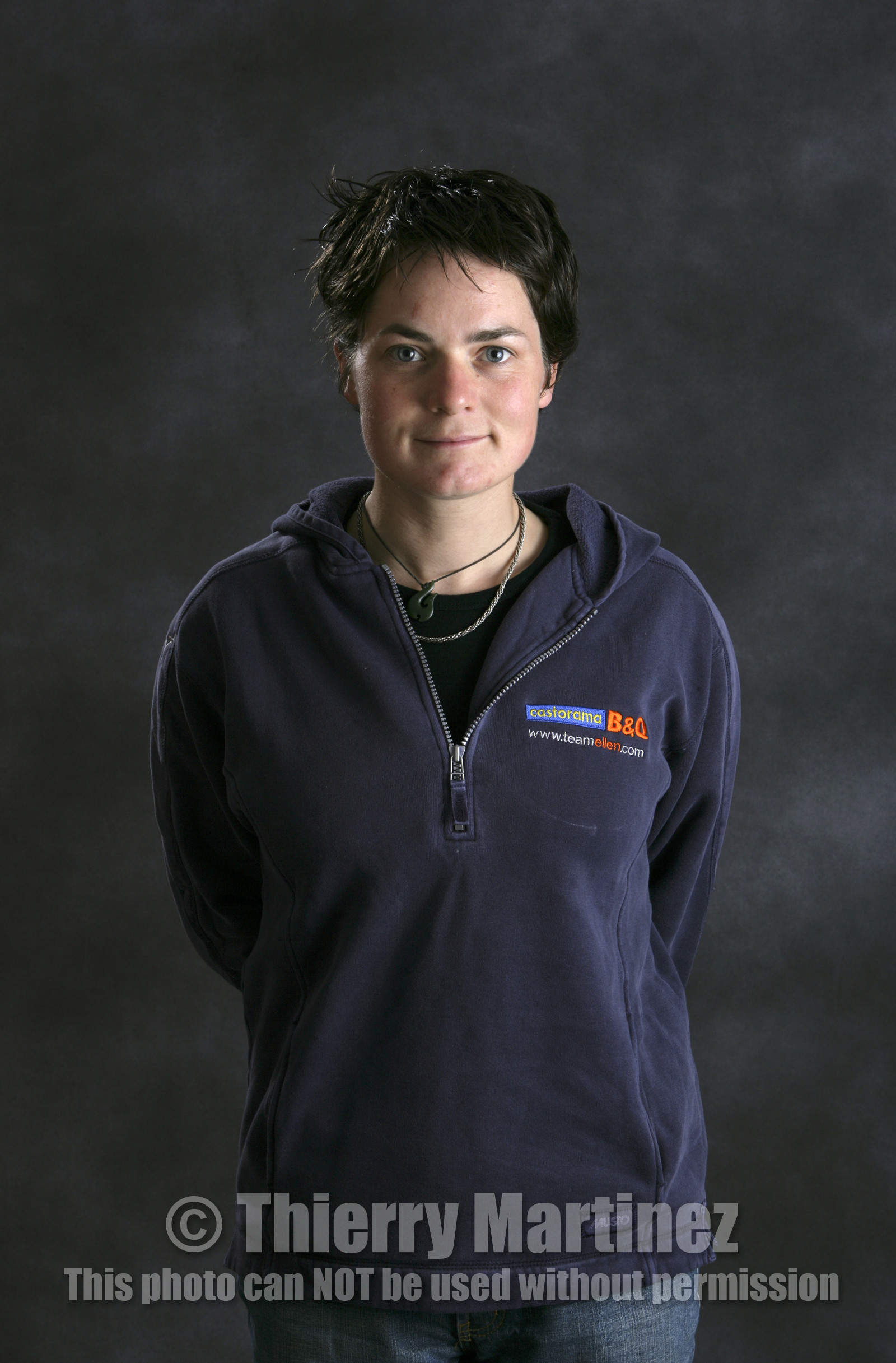 Ellen MacArthur Solo round the world record , finish(FRA)