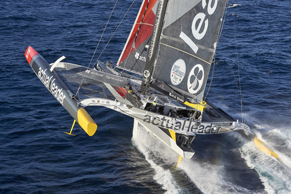 « ULTIM ACTUAL LEADER , Skipper Yves Le Blevec.