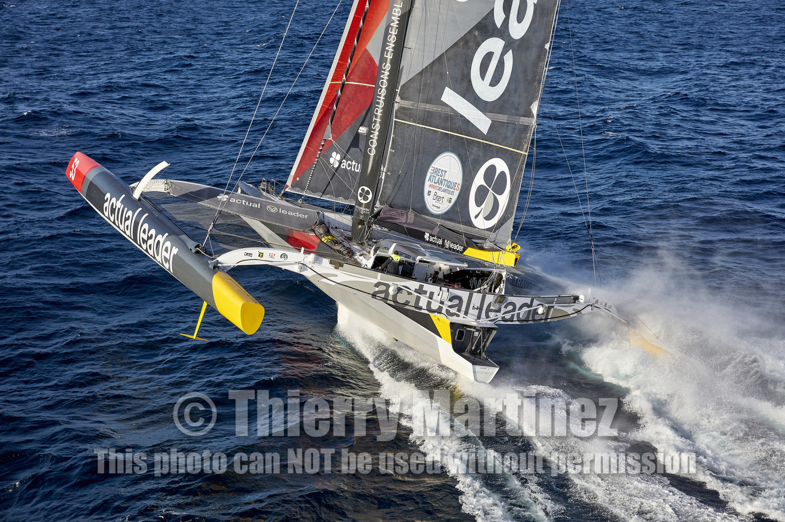 « ULTIM ACTUAL LEADER , Skipper Yves Le Blevec.