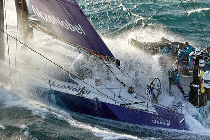 THM-17_108620_VOR-LISBON-LEG2start