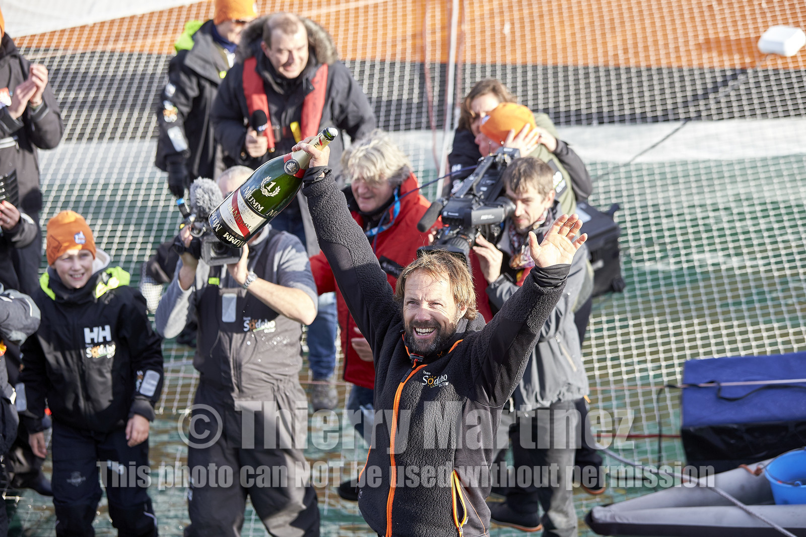 Single-handed sailing round the world record .