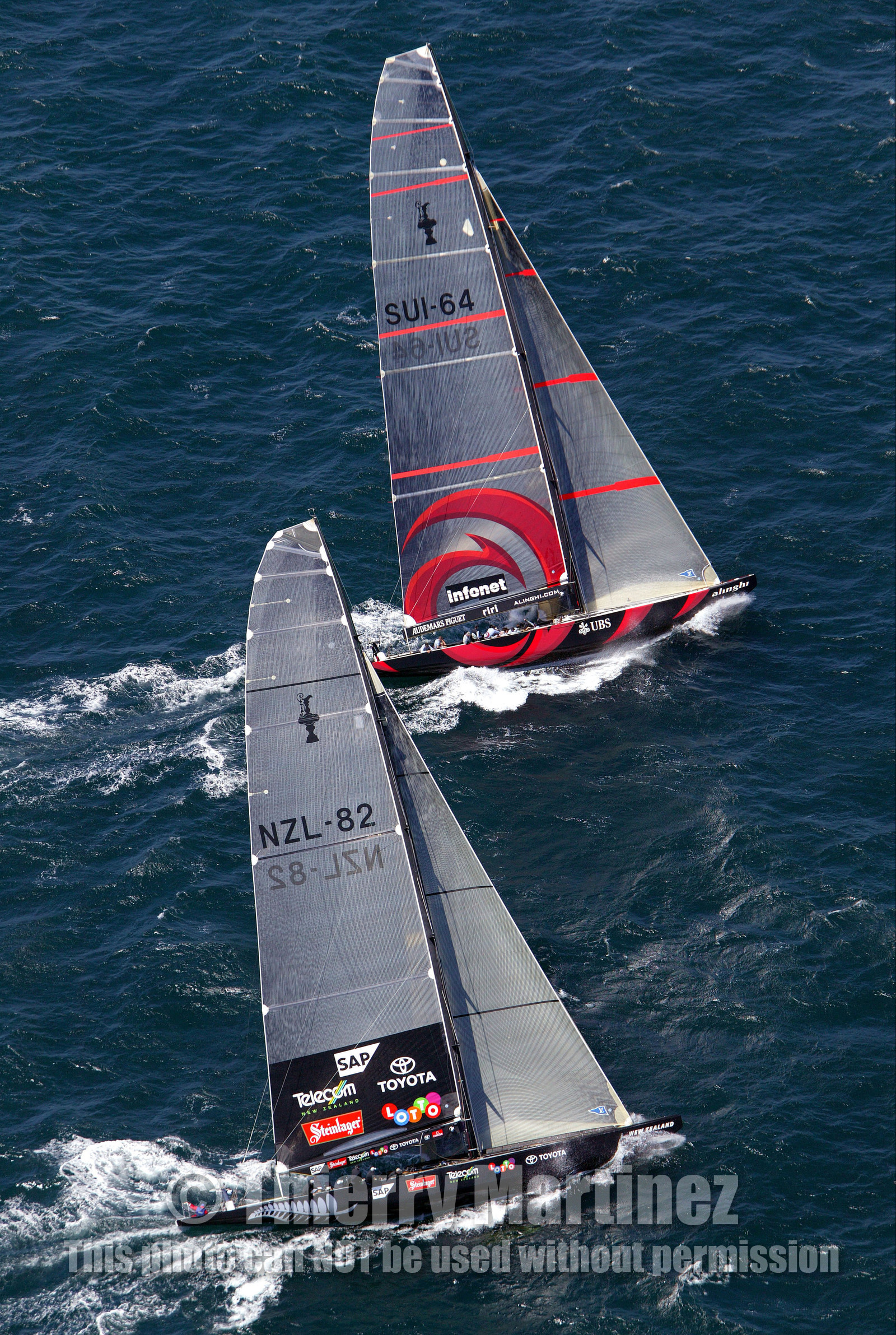 03_0891D © Th.Martinez. Auckland   New Zealand. 15 02 03 America's Cup Day 1.Alinghi (SUI64) vs Team New Zealand (NZL82) First upwind leg, few minutes after the start.