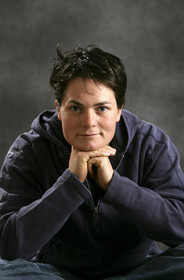 Ellen MacArthur Solo round the world record , finish(FRA)
