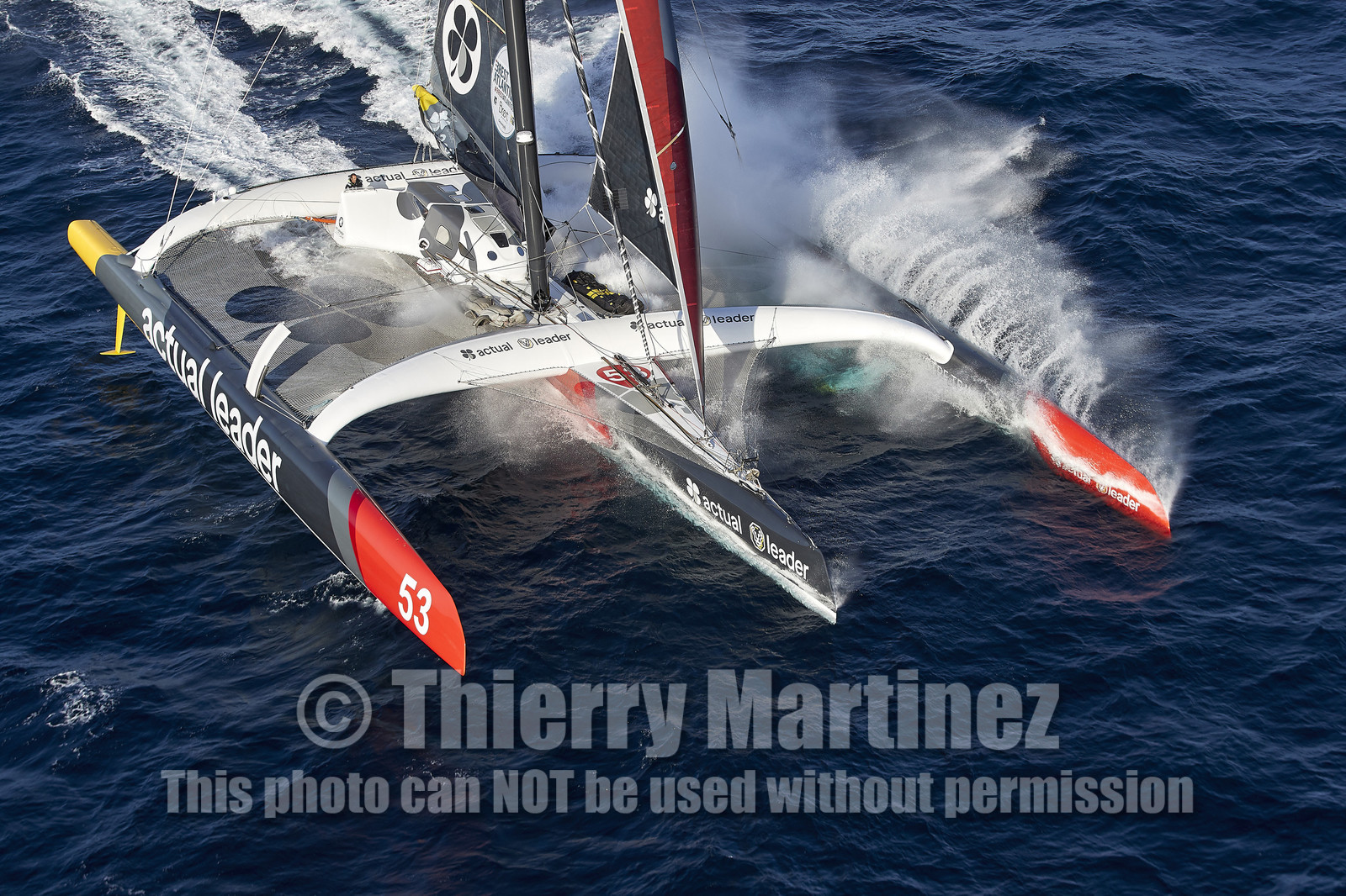 « ULTIM ACTUAL LEADER , Skipper Yves Le Blevec.