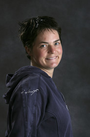 Ellen MacArthur Solo round the world record , finish(FRA)