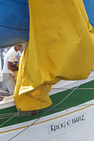 Langoustier  KROG E BARZ sous voile dans le golfe du Morbihan.