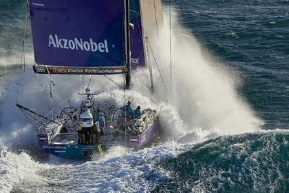 THM-17_105266_VOR-LISBON-LEG2start