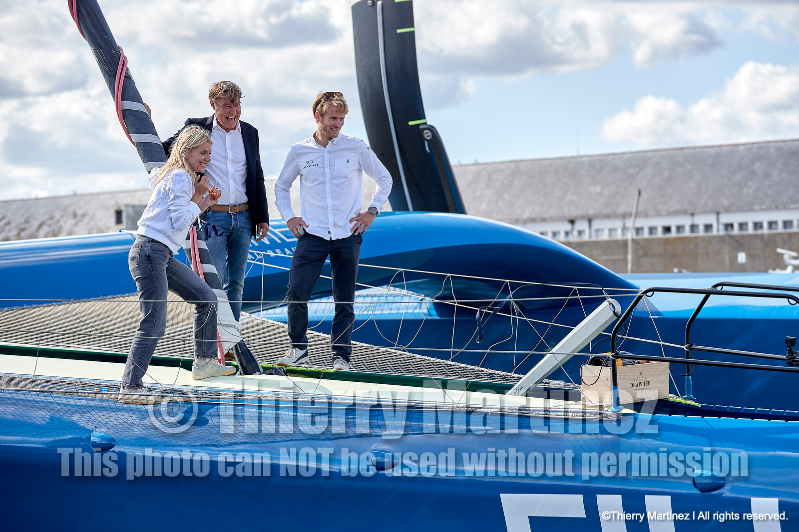 Baptême du trimaran ULTIM de François Gabart « SVR-LAZARIGUE » par Mélanie Laurent à Concarneau.