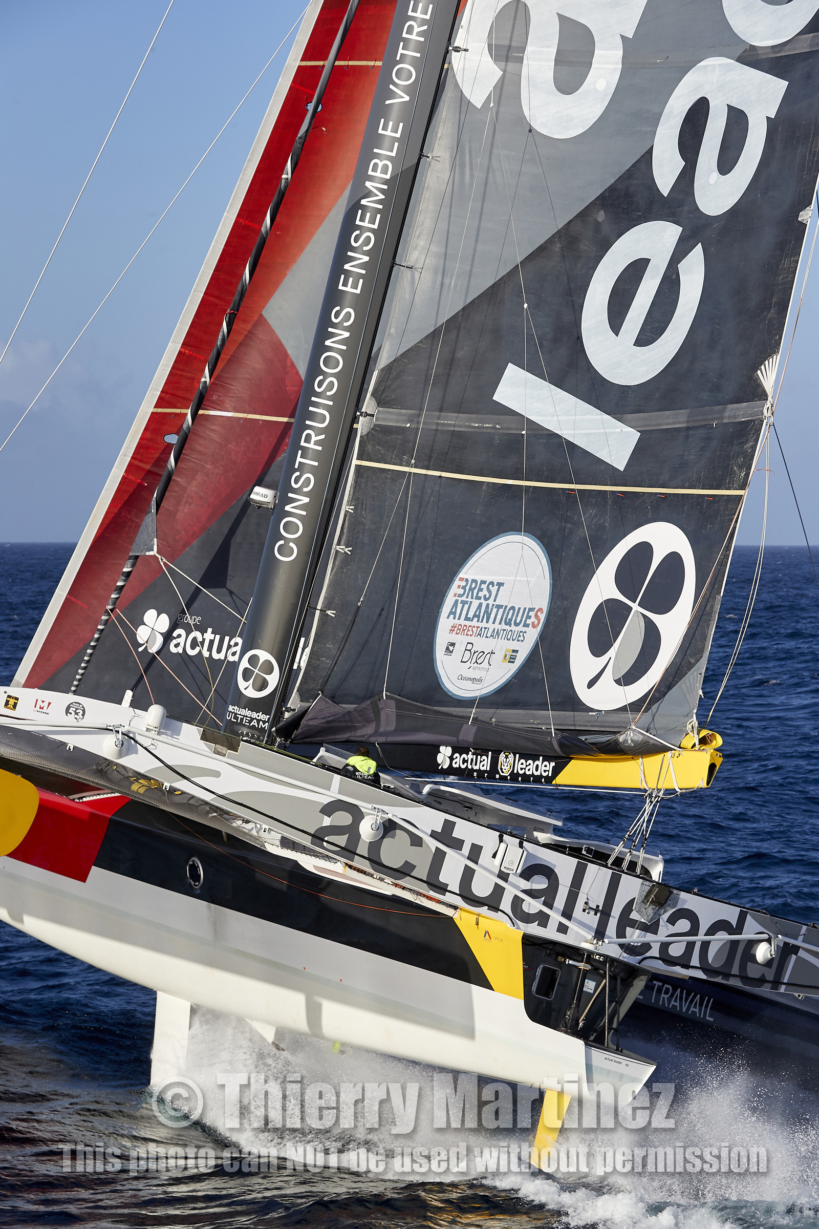 « ULTIM ACTUAL LEADER , Skipper Yves Le Blevec.