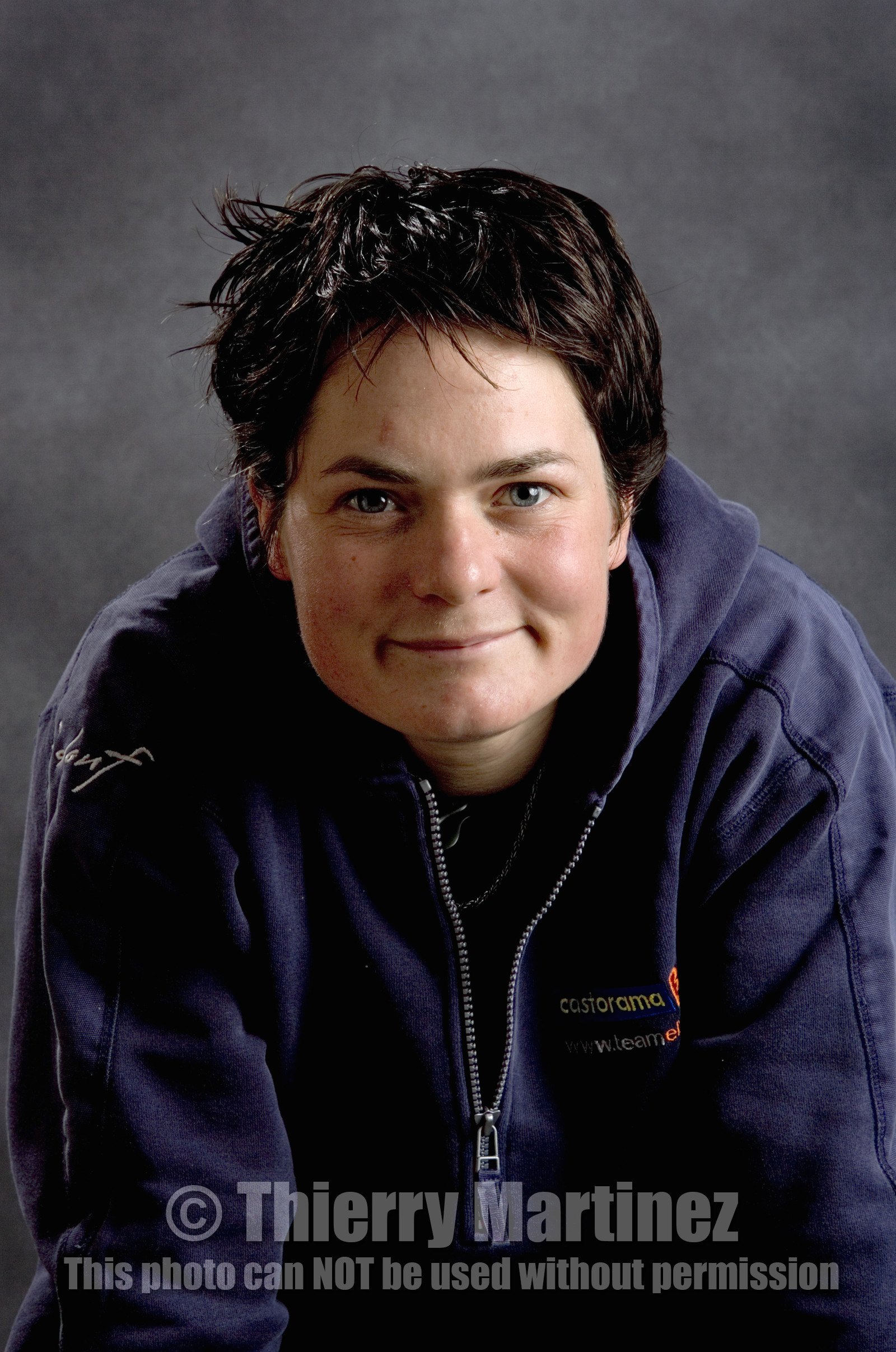 Ellen MacArthur Solo round the world record , finish(FRA)