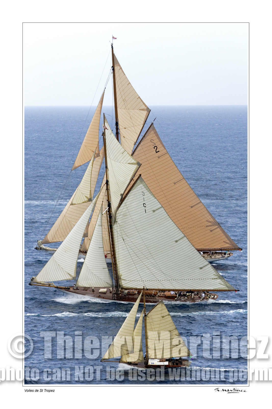 Photo disponible en tirage photo Fine Art,tirage original limités à 30 exemplaires.Chaque tirage est numéroté avec certificat d’authenticité signé.Pour choisir le format et support merci d'utiliser le caddie à coté de la photo.Formats disponibles : Tirage sur papier ( tirage seul) :  30x45 cm   40x60 cm  60x90 cm. Vous pouvez choisir le tirage avec un fond blanc ou noir , à votre convenance. Tirage sur papier contrecollé sur Dibond ( pas de bord blanc ou noir autour de l'image), avec système d'attache au dos:  30x45 cm   40x60 cm  50x75 cm  80x120cm.Tirage sur toile ( Canvas) monté sur chassis bois (pas de bord blanc ou noir autour de l'image), avec système d'attache au dos :  50x75 cm  80x120cm.Expédition ( Dans le monde entier): Colissimo (assurance) avec signature à réception. 48h pour la France métropolitaine.Il est possible de récupérer les tirages à La Galerie du Golfe (sans frais d'expèdition).Conditionnement tirages seuls: tube cylindrique renforcé + boite.