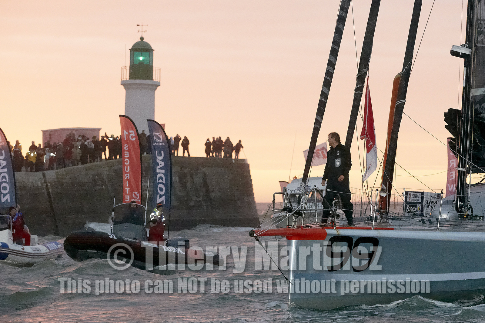 13_01559  2012 13 VENDEE GLOBE. Arrival in Les sables d'Olonne (