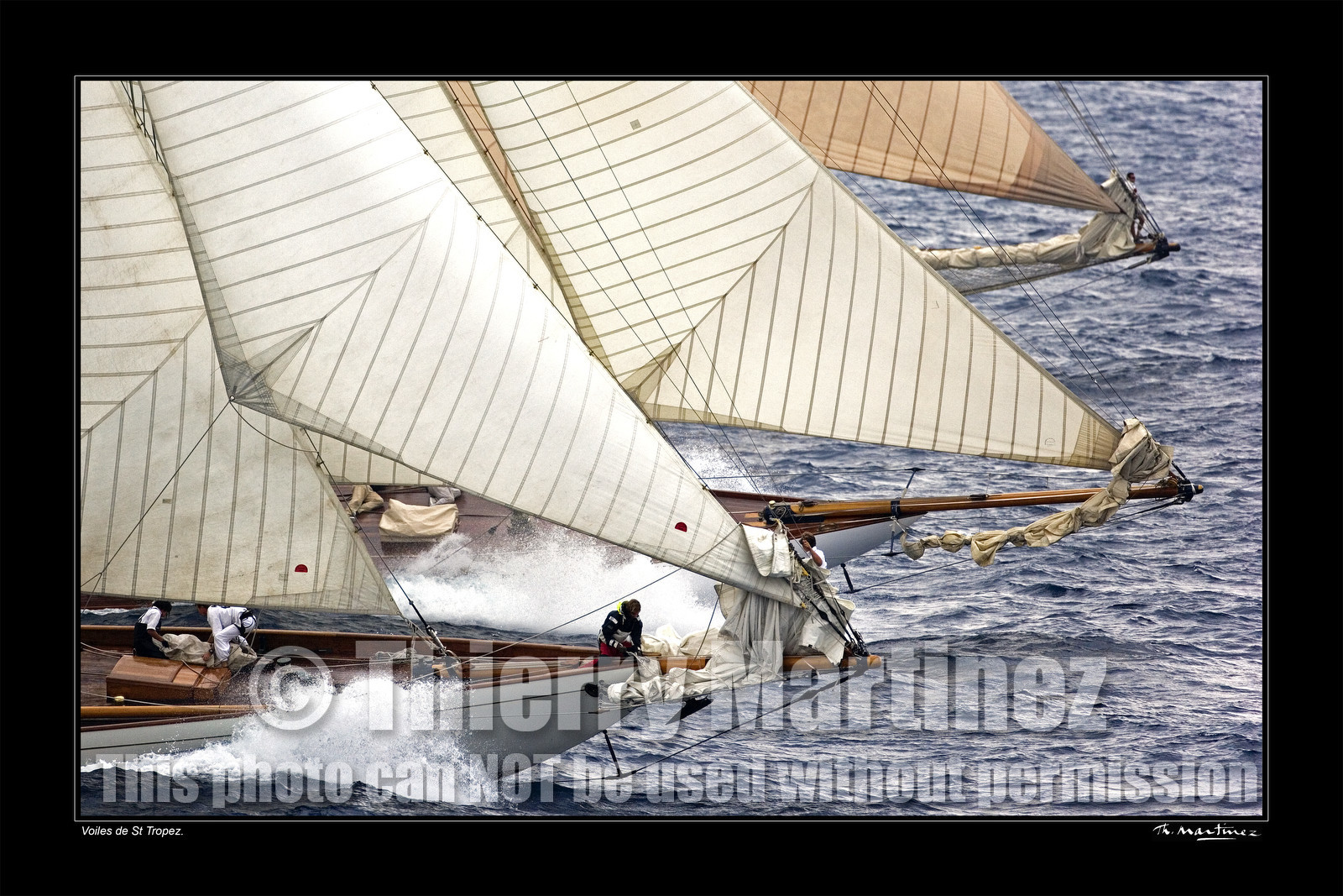 Photo disponible en tirage photo Fine Art,tirage original limités à 30 exemplaires.Chaque tirage est numéroté avec certificat d’authenticité signé.Pour choisir le format et support merci d'utiliser le caddie à coté de la photo.Formats disponibles : Tirage sur papier ( tirage seul) :  30x45 cm   40x60 cm  60x90 cm. Vous pouvez choisir le tirage avec un fond blanc ou noir , à votre convenance. Tirage sur papier contrecollé sur Dibond ( pas de bord blanc ou noir autour de l'image), avec système d'attache au dos:  30x45 cm   40x60 cm  50x75 cm  80x120cm.Tirage sur toile ( Canvas) monté sur chassis bois (pas de bord blanc ou noir autour de l'image), avec système d'attache au dos :  50x75 cm  80x120cm.Expédition ( Dans le monde entier): Colissimo (assurance) avec signature à réception. 48h pour la France métropolitaine.Il est possible de récupérer les tirages à La Galerie du Golfe (sans frais d'expèdition).Conditionnement tirages seuls: tube cylindrique renforcé + boite.