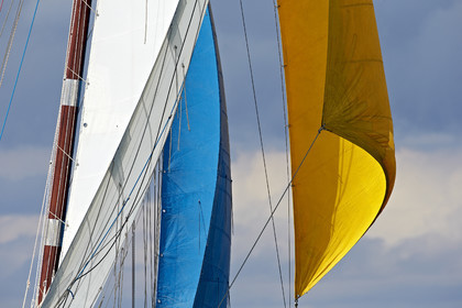 Langoustier  KROG E BARZ sous voile dans le golfe du Morbihan.