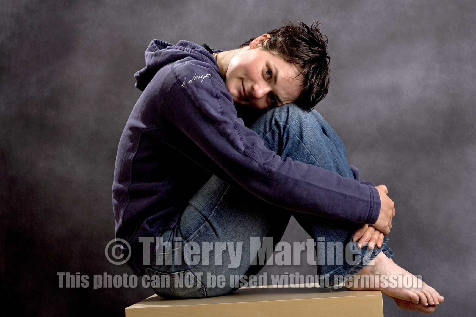 Ellen MacArthur Solo round the world record , finish(FRA)