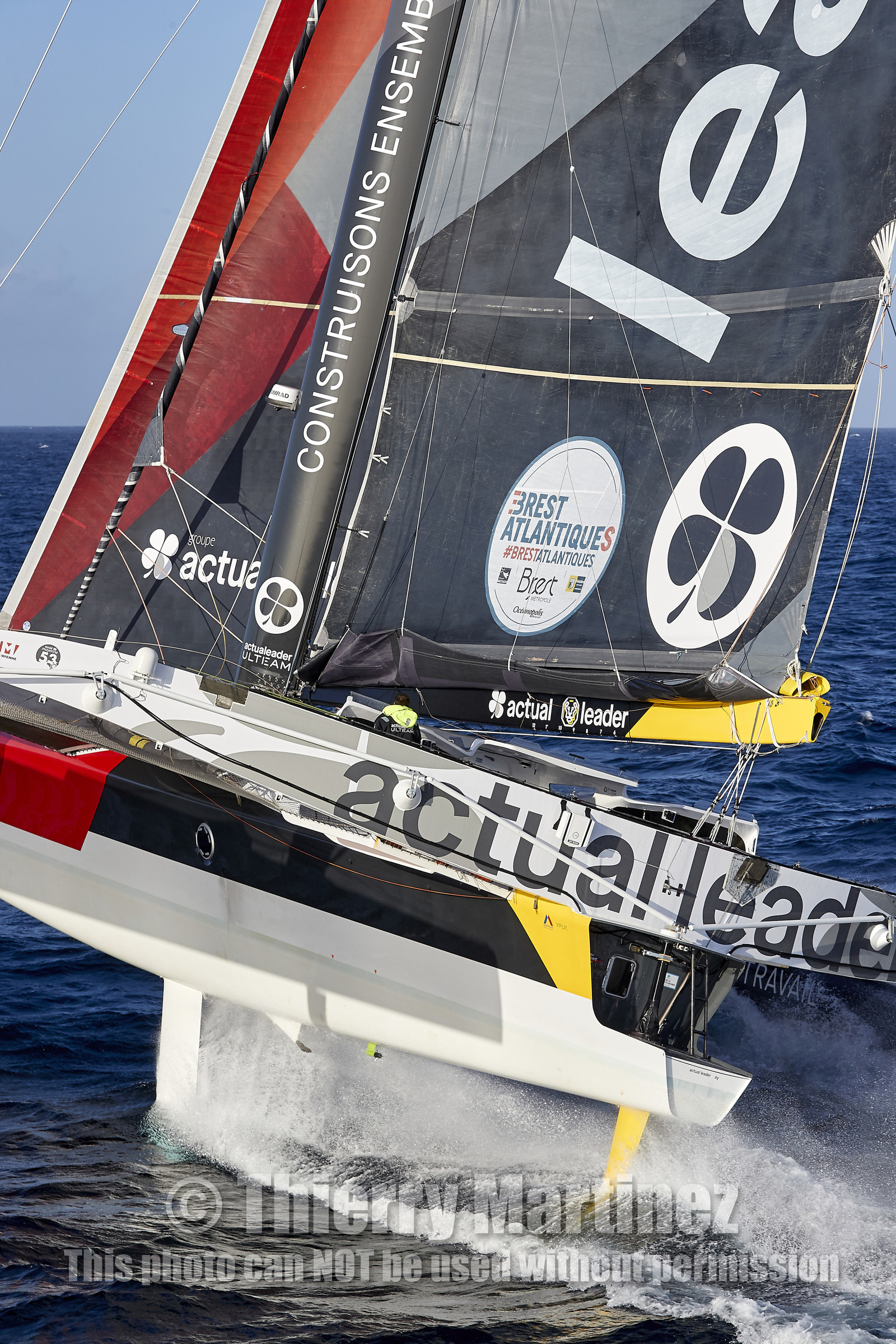 « ULTIM ACTUAL LEADER , Skipper Yves Le Blevec.