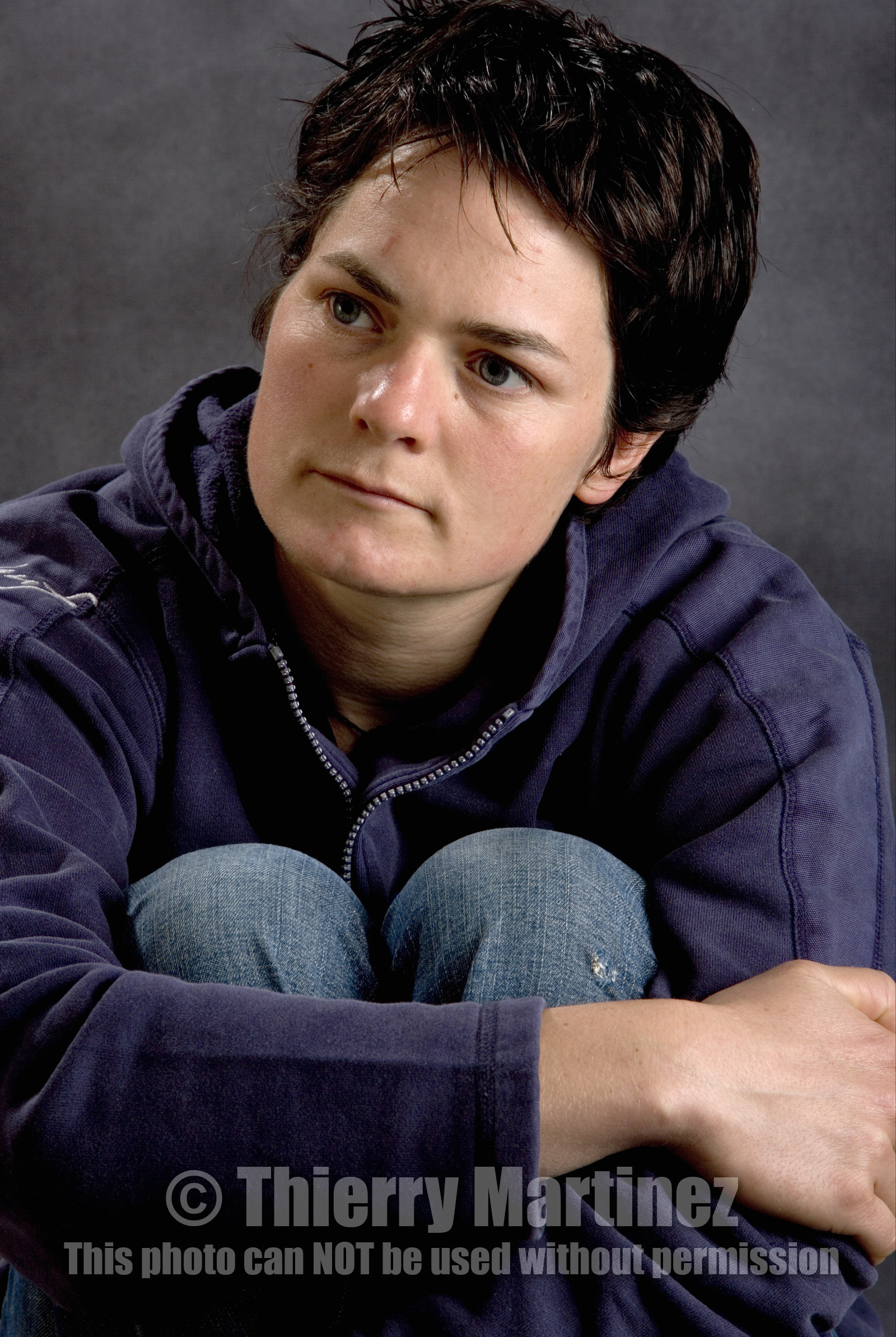 Ellen MacArthur Solo round the world record , finish(FRA)