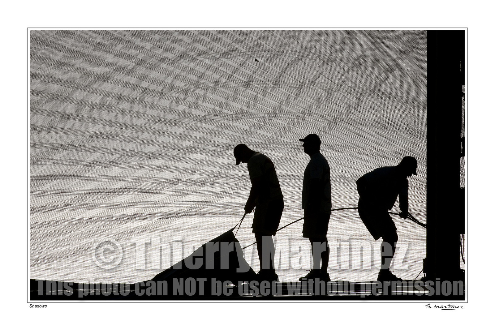 Photo disponible en tirage photo Fine Art,tirage original limités à 30 exemplaires.Chaque tirage est numéroté avec certificat d’authenticité signé.Pour choisir le format et support merci d'utiliser le caddie à coté de la photo.Formats disponibles : Tirage sur papier ( tirage seul) :  30x45 cm   40x60 cm  60x90 cm. Vous pouvez choisir le tirage avec un fond blanc ou noir , à votre convenance. Tirage sur papier contrecollé sur Dibond ( pas de bord blanc ou noir autour de l'image), avec système d'attache au dos:  30x45 cm   40x60 cm  50x75 cm  80x120cm.Tirage sur toile ( Canvas) monté sur chassis bois (pas de bord blanc ou noir autour de l'image), avec système d'attache au dos :  50x75 cm  80x120cm.Expédition ( Dans le monde entier): Colissimo (assurance) avec signature à réception. 48h pour la France métropolitaine.Il est possible de récupérer les tirages à La Galerie du Golfe (sans frais d'expèdition).Conditionnement tirages seuls: tube cylindrique renforcé + boite.