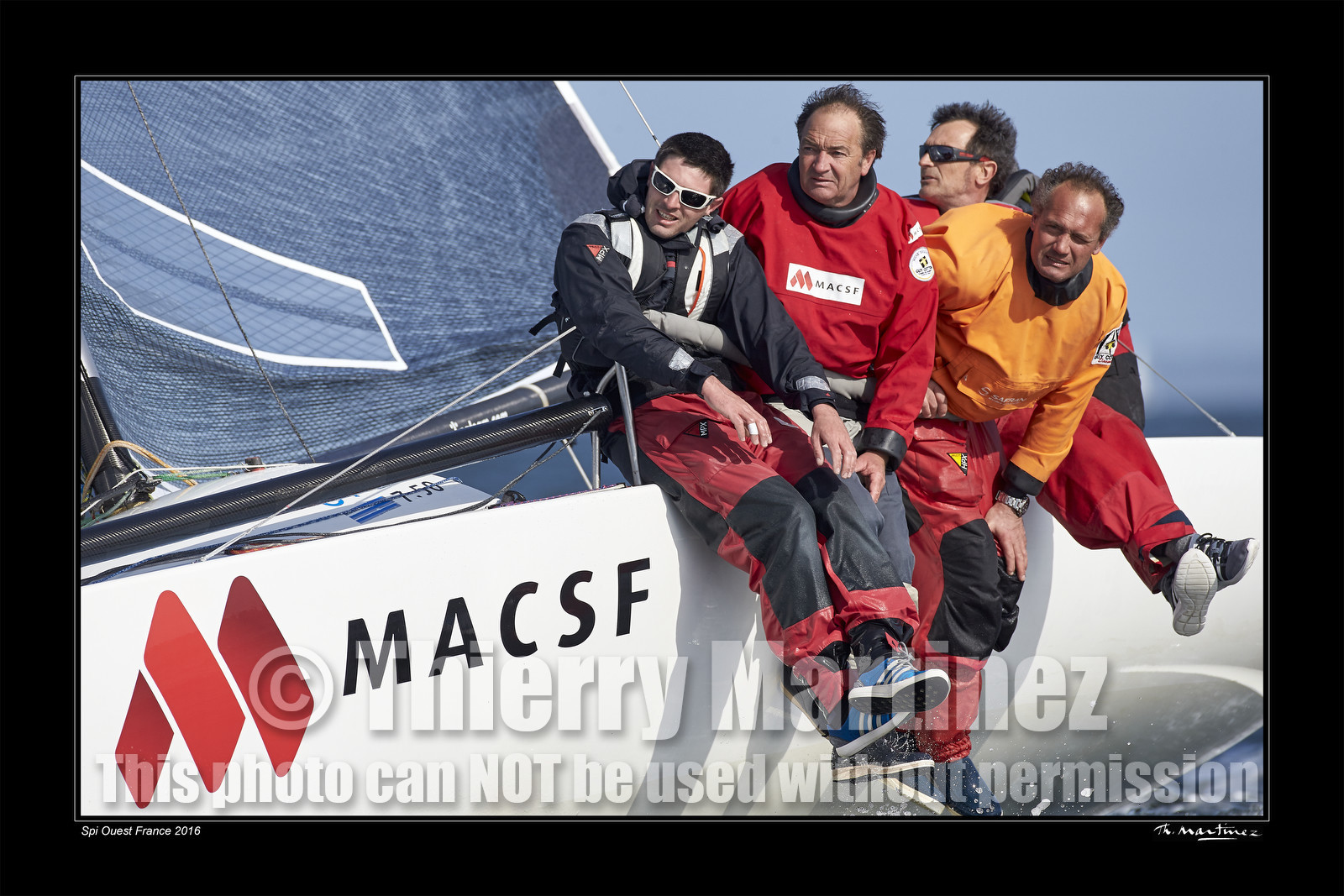 Photo disponible en tirage photo Fine Art,tirage original limités à 30 exemplaires.Chaque tirage est numéroté avec certificat d’authenticité signé.Pour choisir le format et support merci d'utiliser le caddie à coté de la photo.Formats disponibles : Tirage sur papier ( tirage seul) :  30x45 cm   40x60 cm  60x90 cm. Vous pouvez choisir le tirage avec un fond blanc ou noir , à votre convenance. Tirage sur papier contrecollé sur Dibond ( pas de bord blanc ou noir autour de l'image), avec système d'attache au dos:  30x45 cm   40x60 cm  50x75 cm  80x120cm.Tirage sur toile ( Canvas) monté sur chassis bois (pas de bord blanc ou noir autour de l'image), avec système d'attache au dos :  50x75 cm  80x120cm.Expédition ( Dans le monde entier): Colissimo (assurance) avec signature à réception. 48h pour la France métropolitaine.Il est possible de récupérer les tirages à La Galerie du Golfe (sans frais d'expèdition).Conditionnement tirages seuls: tube cylindrique renforcé + boite.