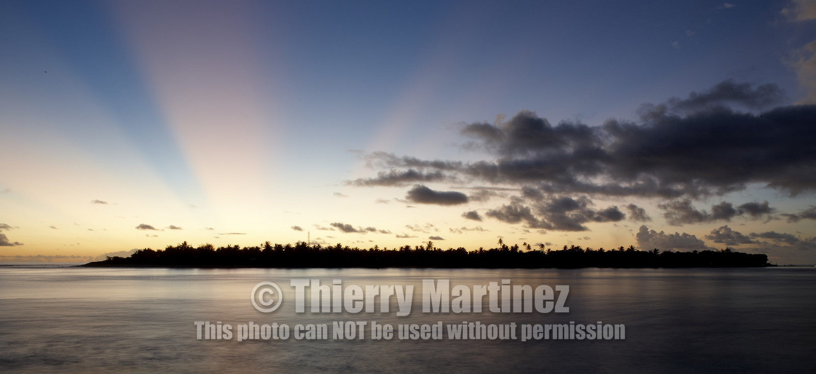 15_026798  ©ThMartinez Sea&Co.  RANGIROA - ARCHIPEL des TUAMOTU. POLYNESIE FRANCAISE .  8 Février 2015. ..