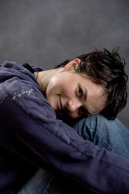 Ellen MacArthur Solo round the world record , finish(FRA)