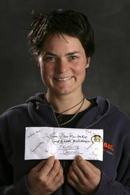 Ellen MacArthur Solo round the world record , finish(FRA)