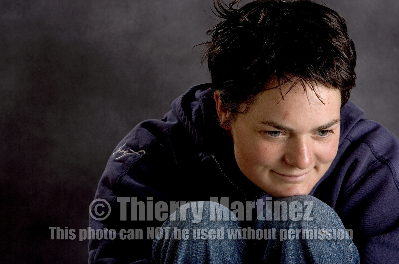 Ellen MacArthur Solo round the world record , finish(FRA)