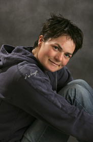 Ellen MacArthur Solo round the world record , finish(FRA)