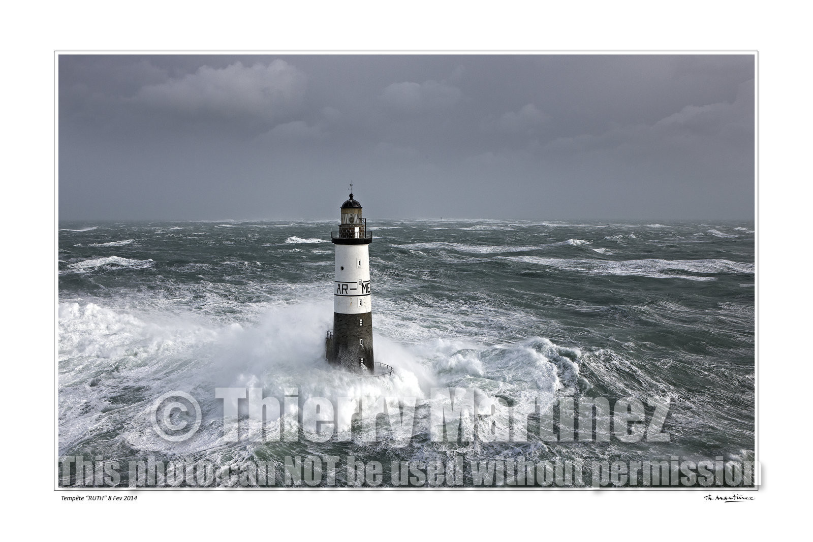 Photo disponible en tirage photo Fine Art,tirage original limités à 30 exemplaires.Chaque tirage est numéroté avec certificat d’authenticité signé.Pour choisir le format et support merci d'utiliser le caddie à coté de la photo.Formats disponibles : Tirage sur papier ( tirage seul) :  30x45 cm   40x60 cm  60x90 cm. Vous pouvez choisir le tirage avec un fond blanc ou noir , à votre convenance. Tirage sur papier contrecollé sur Dibond ( pas de bord blanc ou noir autour de l'image), avec système d'attache au dos:  30x45 cm   40x60 cm  50x75 cm  80x120cm.Tirage sur toile ( Canvas) monté sur chassis bois (pas de bord blanc ou noir autour de l'image), avec système d'attache au dos :  50x75 cm  80x120cm.Expédition ( Dans le monde entier): Colissimo (assurance) avec signature à réception. 48h pour la France métropolitaine.Il est possible de récupérer les tirages à La Galerie du Golfe (sans frais d'expèdition).Conditionnement tirages seuls: tube cylindrique renforcé + boite.