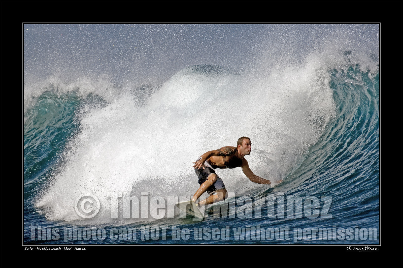 Photo disponible en tirage photo Fine Art,tirage original limités à 30 exemplaires.Chaque tirage est numéroté avec certificat d’authenticité signé.Pour choisir le format et support merci d'utiliser le caddie à coté de la photo.Formats disponibles : Tirage sur papier ( tirage seul) :  30x45 cm   40x60 cm  60x90 cm. Vous pouvez choisir le tirage avec un fond blanc ou noir , à votre convenance. Tirage sur papier contrecollé sur Dibond ( pas de bord blanc ou noir autour de l'image), avec système d'attache au dos:  30x45 cm   40x60 cm  50x75 cm  80x120cm.Tirage sur toile ( Canvas) monté sur chassis bois (pas de bord blanc ou noir autour de l'image), avec système d'attache au dos :  50x75 cm  80x120cm.Expédition ( Dans le monde entier): Colissimo (assurance) avec signature à réception. 48h pour la France métropolitaine.Il est possible de récupérer les tirages à La Galerie du Golfe (sans frais d'expèdition).Conditionnement tirages seuls: tube cylindrique renforcé + boite.