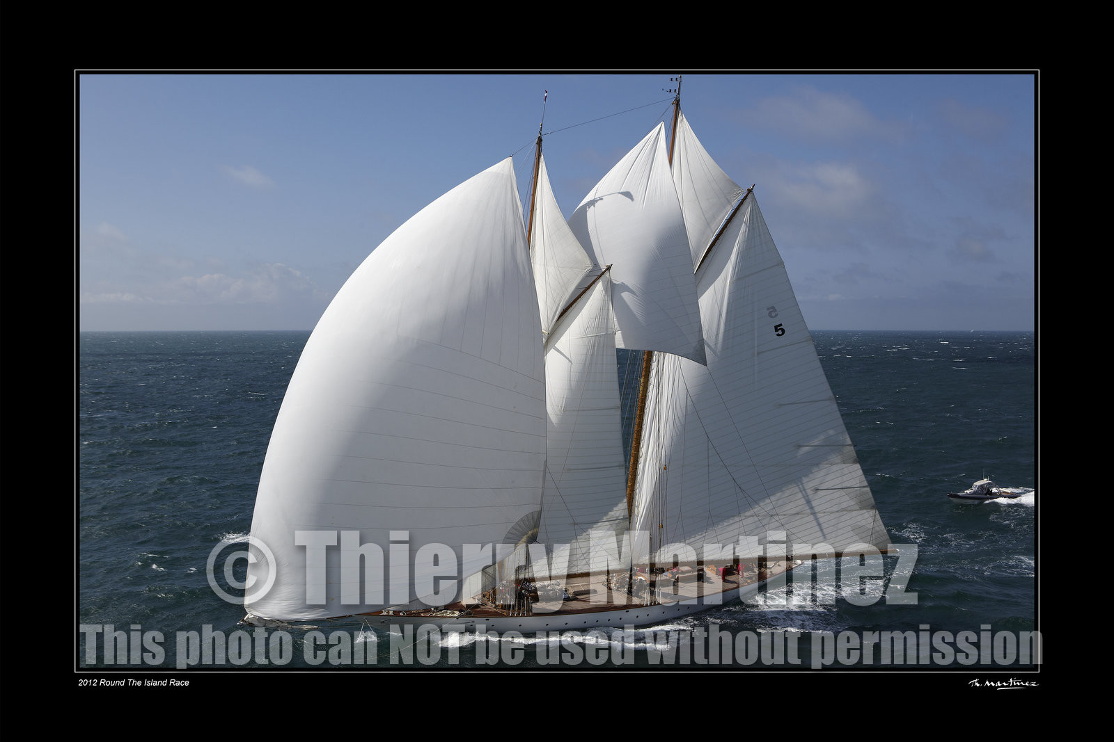 Photo disponible en tirage photo Fine Art,tirage original limités à 30 exemplaires.Chaque tirage est numéroté avec certificat d’authenticité signé.Pour choisir le format et support merci d'utiliser le caddie à coté de la photo.Formats disponibles : Tirage sur papier ( tirage seul) :  30x45 cm   40x60 cm  60x90 cm. Vous pouvez choisir le tirage avec un fond blanc ou noir , à votre convenance. Tirage sur papier contrecollé sur Dibond ( pas de bord blanc ou noir autour de l'image), avec système d'attache au dos:  30x45 cm   40x60 cm  50x75 cm  80x120cm.Tirage sur toile ( Canvas) monté sur chassis bois (pas de bord blanc ou noir autour de l'image), avec système d'attache au dos :  50x75 cm  80x120cm.Expédition ( Dans le monde entier): Colissimo (assurance) avec signature à réception. 48h pour la France métropolitaine.Il est possible de récupérer les tirages à La Galerie du Golfe (sans frais d'expèdition).Conditionnement tirages seuls: tube cylindrique renforcé + boite.