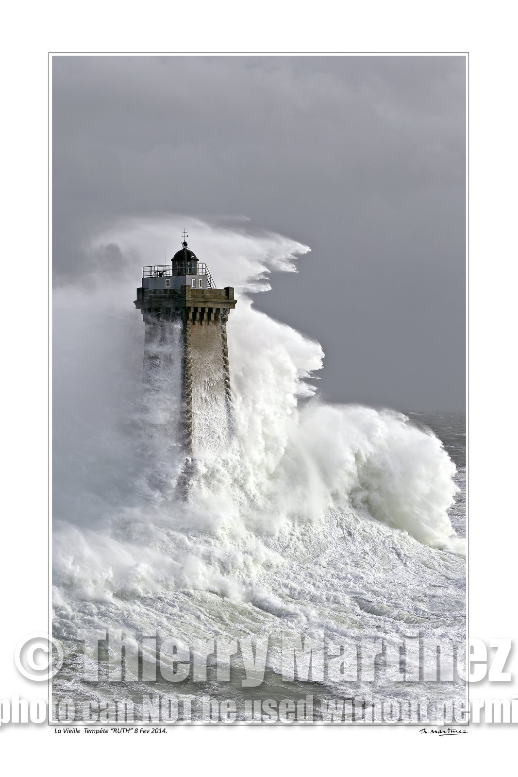 Photo disponible en tirage photo Fine Art,tirage original limités à 30 exemplaires.Chaque tirage est numéroté avec certificat d’authenticité signé.Pour choisir le format et support merci d'utiliser le caddie à coté de la photo.Formats disponibles : Tirage sur papier ( tirage seul) :  30x45 cm   40x60 cm  60x90 cm. Vous pouvez choisir le tirage avec un fond blanc ou noir , à votre convenance. Tirage sur papier contrecollé sur Dibond ( pas de bord blanc ou noir autour de l'image), avec système d'attache au dos:  30x45 cm   40x60 cm  50x75 cm  80x120cm.Tirage sur toile ( Canvas) monté sur chassis bois (pas de bord blanc ou noir autour de l'image), avec système d'attache au dos :  50x75 cm  80x120cm.Expédition ( Dans le monde entier): Colissimo (assurance) avec signature à réception. 48h pour la France métropolitaine.Il est possible de récupérer les tirages à La Galerie du Golfe (sans frais d'expèdition).Conditionnement tirages seuls: tube cylindrique renforcé + boite.